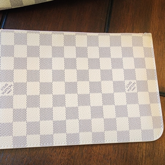 Louis Vuitton Neverfull MM - Picture 16 of 16